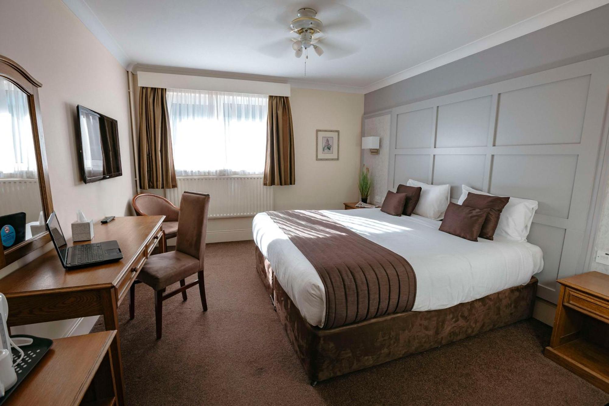 Best Western Manor Hotel Грейвсенд Екстериор снимка