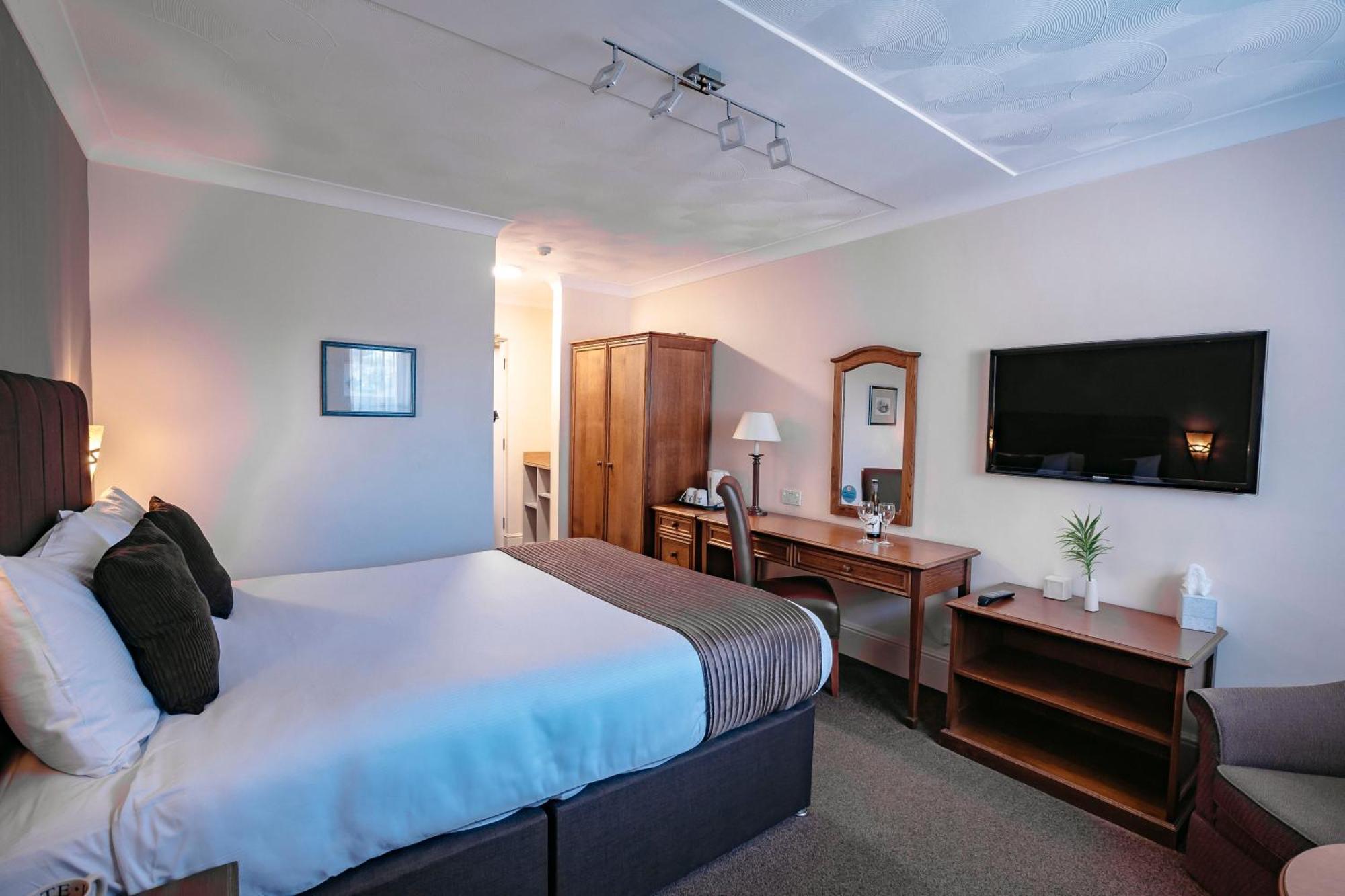 Best Western Manor Hotel Грейвсенд Екстериор снимка