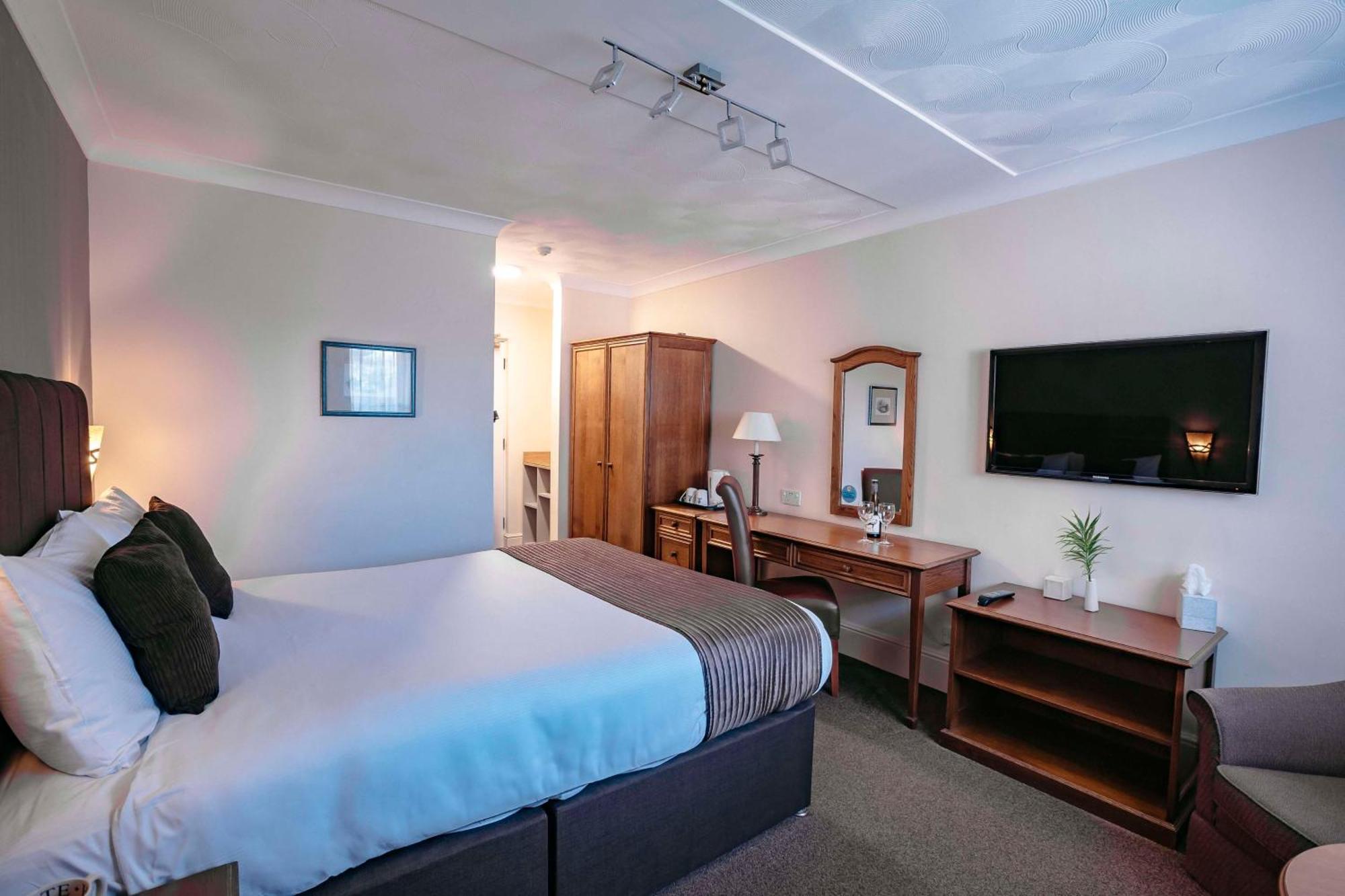 Best Western Manor Hotel Грейвсенд Екстериор снимка