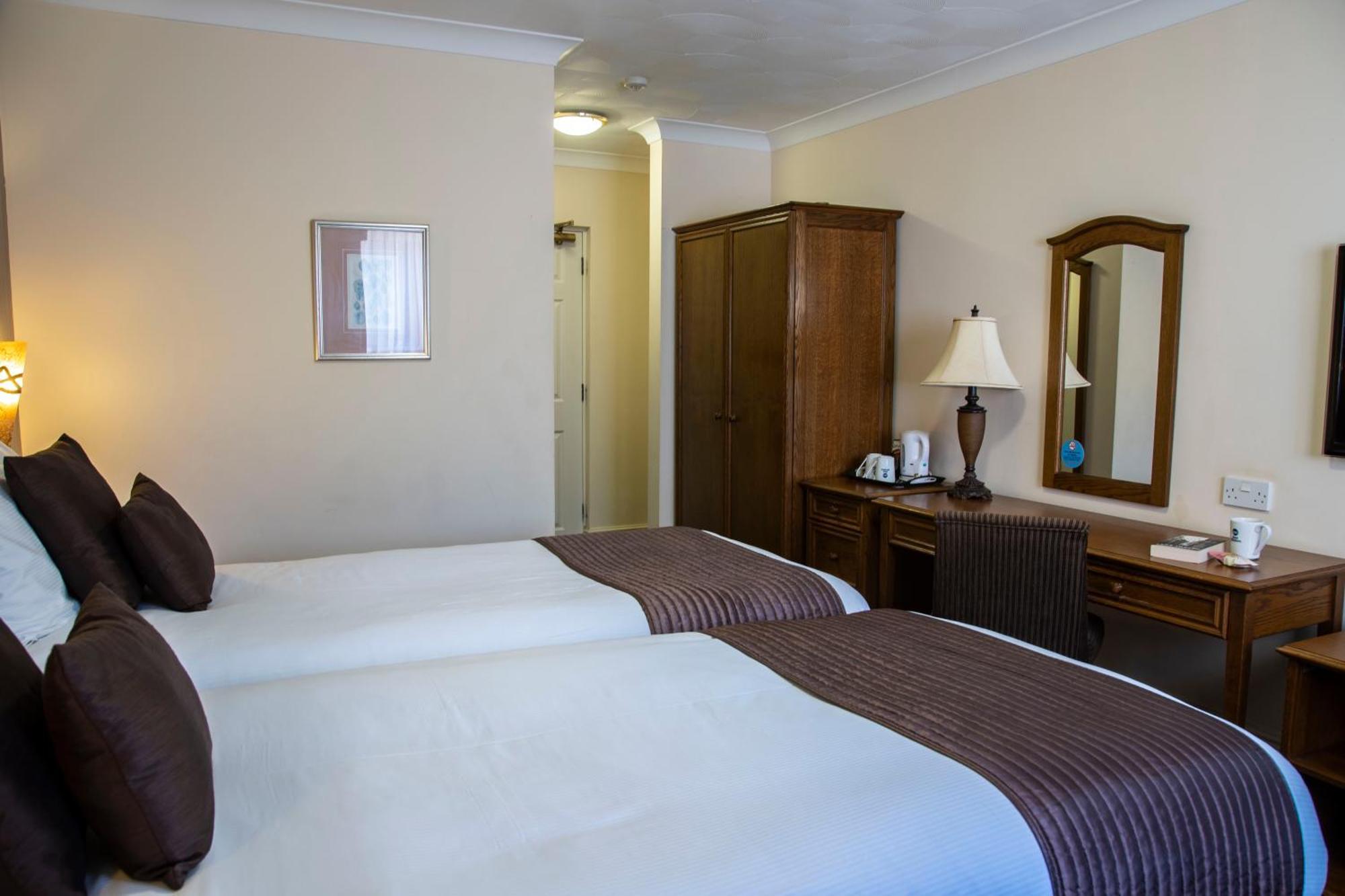Best Western Manor Hotel Грейвсенд Екстериор снимка