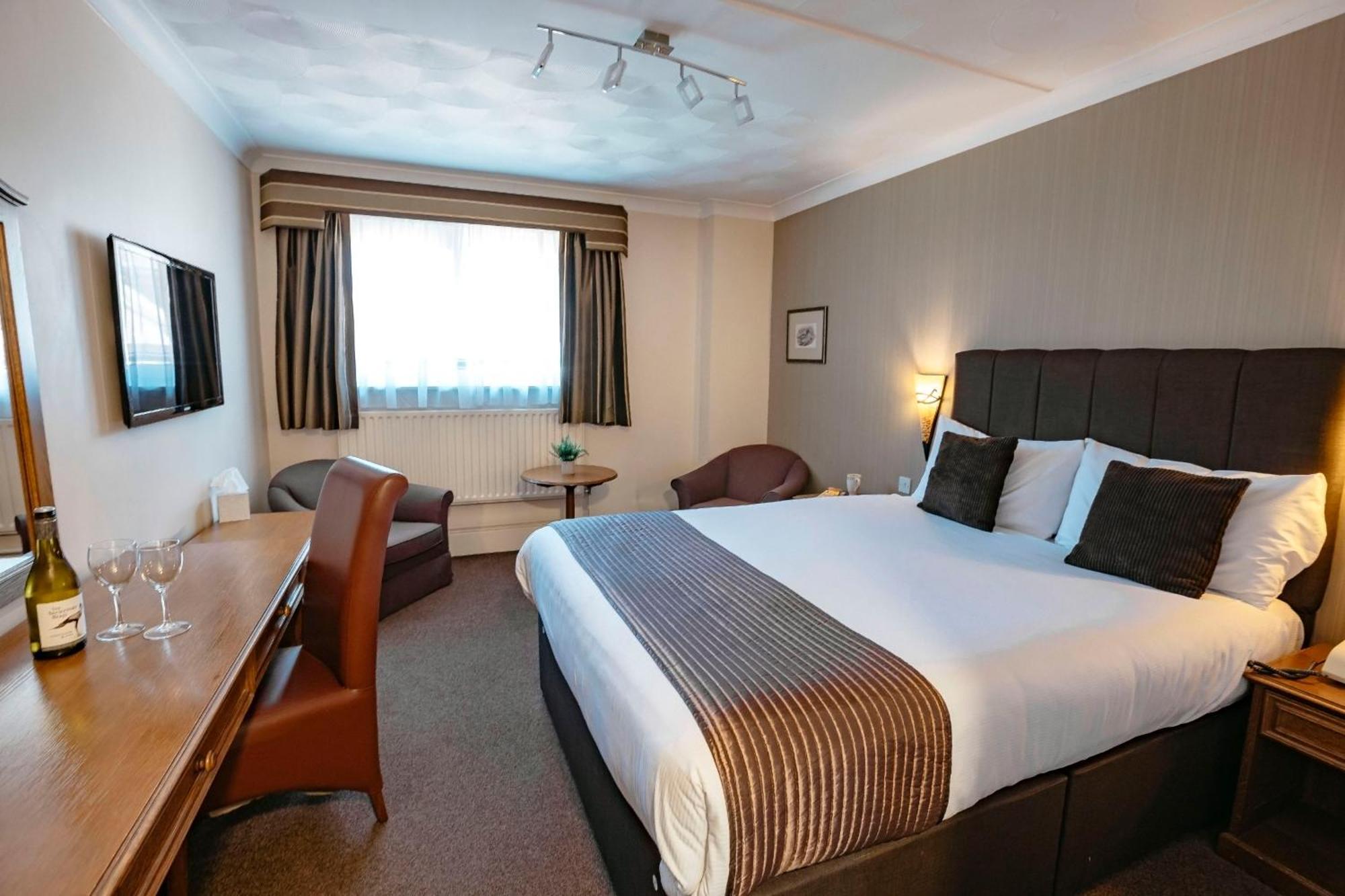 Best Western Manor Hotel Грейвсенд Екстериор снимка