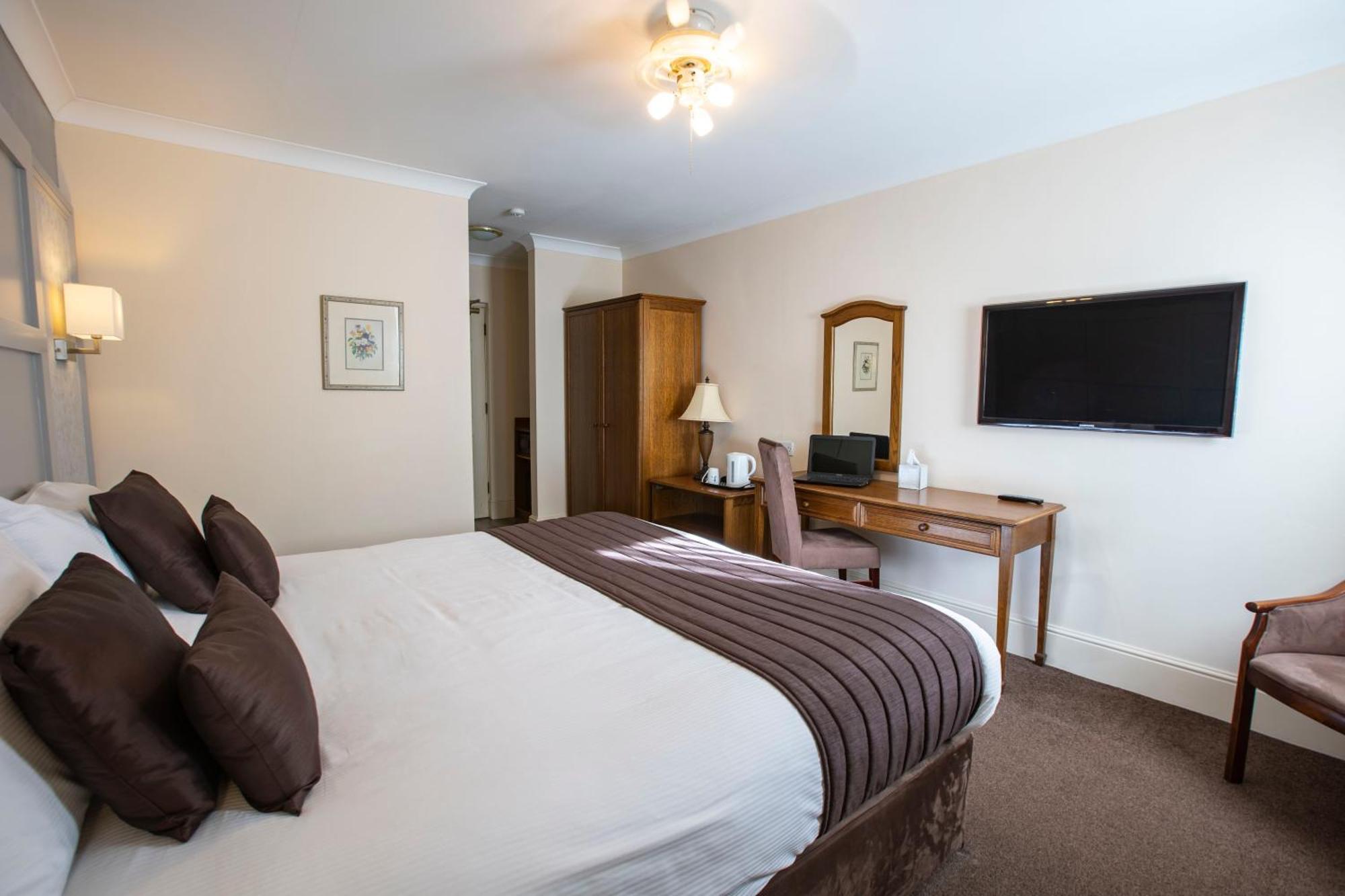 Best Western Manor Hotel Грейвсенд Екстериор снимка